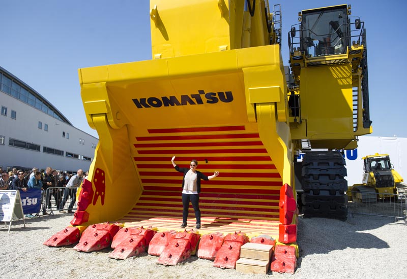 Komatsu unveils driverless autonomous dump truck - Construction Week Online