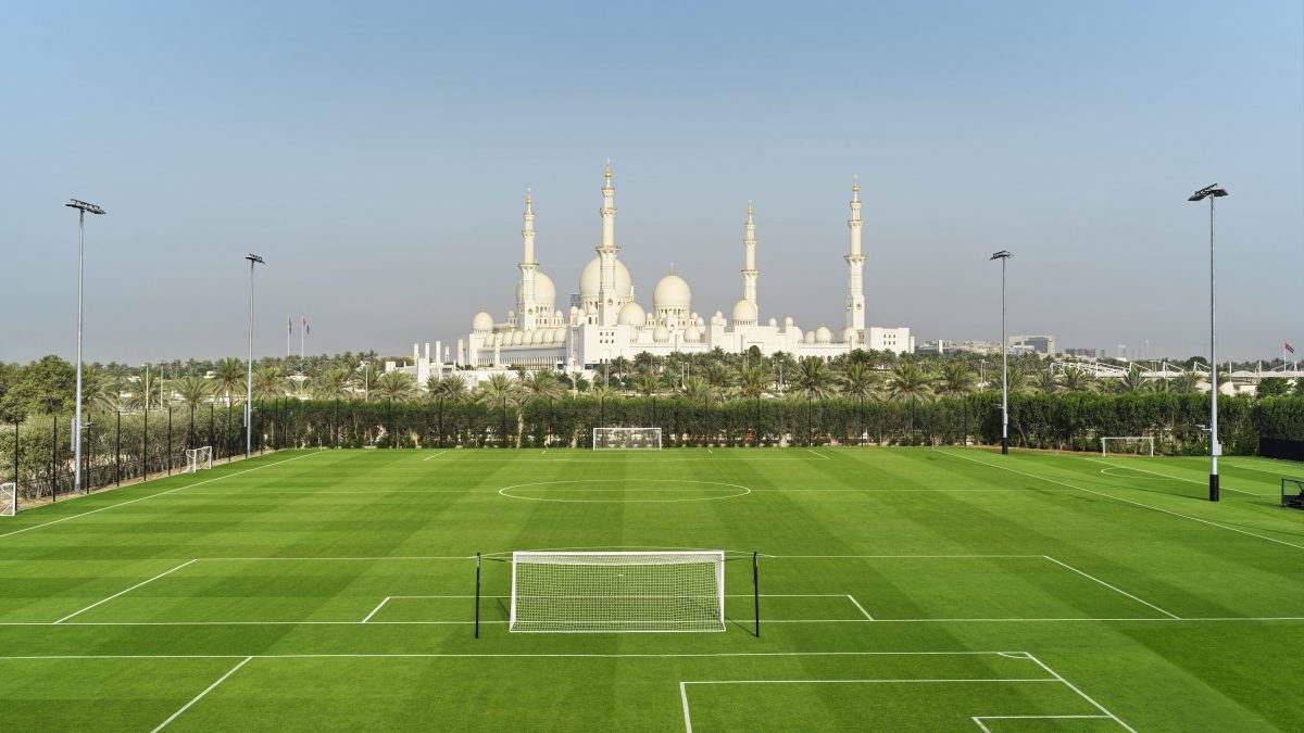 ritz-carlton-abu-dhabi-unveils-20-000m2-fifa-standard-pitch