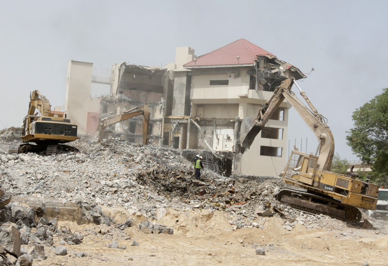 Pictures: Demolition of Dubai's Metropolitan Hotel - Construction Week ...